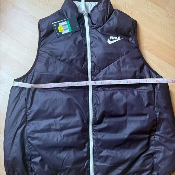 Nike Reversible Puffer Vest in Dark Purple and Light Gray - Picture 4 of 5